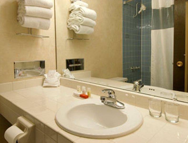 Ramada Conference Center Hotel Morgantown Room photo